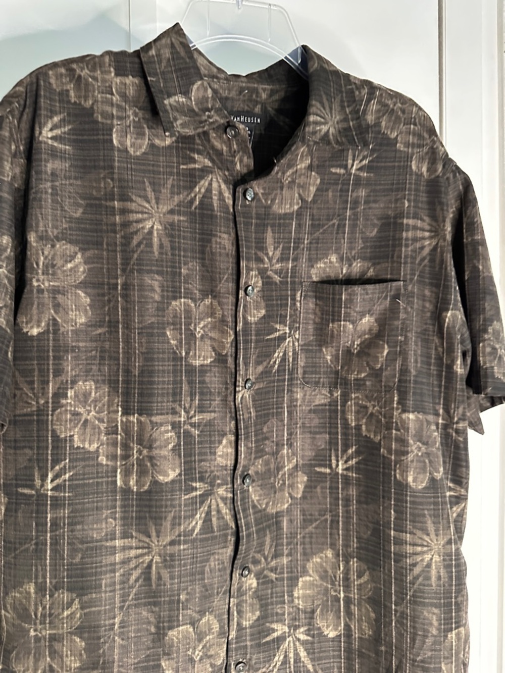Van Heusen Brown Floral Short-Sleeve Button-Down Shirt Hawaiian style - Picture 3 of 10
